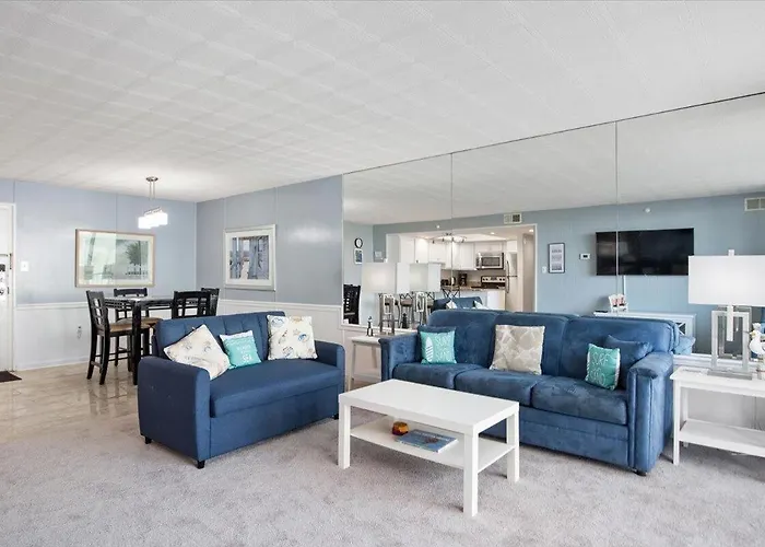 Fantastic 2 Bedroom In Quay With Ocean Views & Indoor And Outdoor Pools!