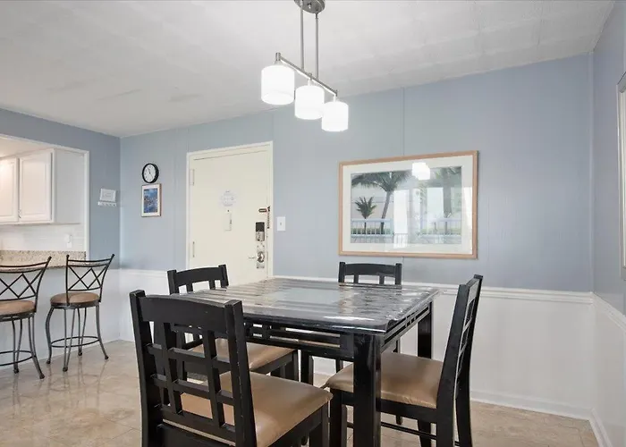 Ferienhaus Fantastic 2 Bedroom In Quay With Ocean Views & Indoor And Outdoor Pools!