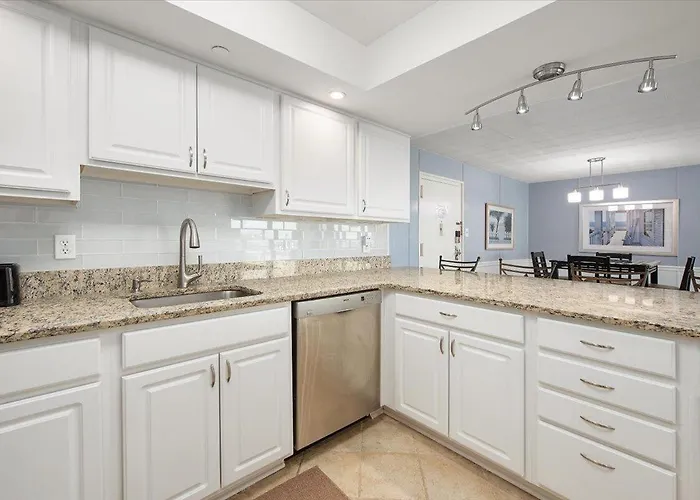 Fantastic 2 Bedroom In Quay With Ocean Views & Indoor And Outdoor Pools! *