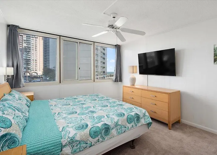 Fantastic 2 Bedroom In Quay With Ocean Views & Indoor And Outdoor Pools! *
