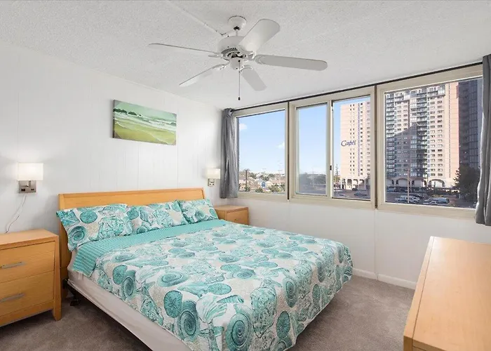 Ferienhaus Fantastic 2 Bedroom In Quay With Ocean Views & Indoor And Outdoor Pools!