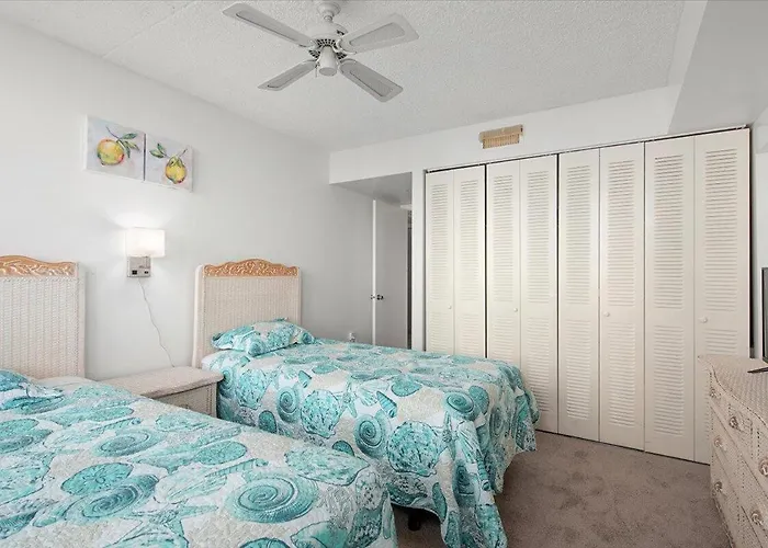 Fantastic 2 Bedroom In Quay With Ocean Views & Indoor And Outdoor Pools! Ferienhaus