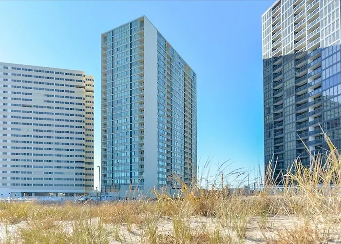 Ferienhaus Fantastic 2 Bedroom In Quay With Ocean Views & Indoor And Outdoor Pools!