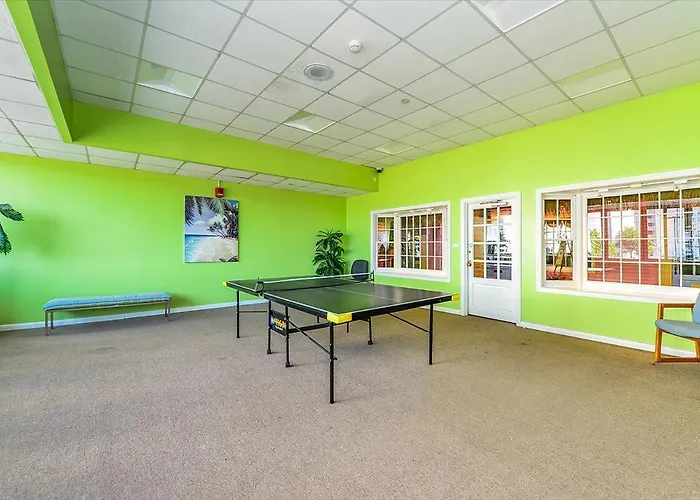Ferienhaus Fantastic 2 Bedroom In Quay With Ocean Views & Indoor And Outdoor Pools!