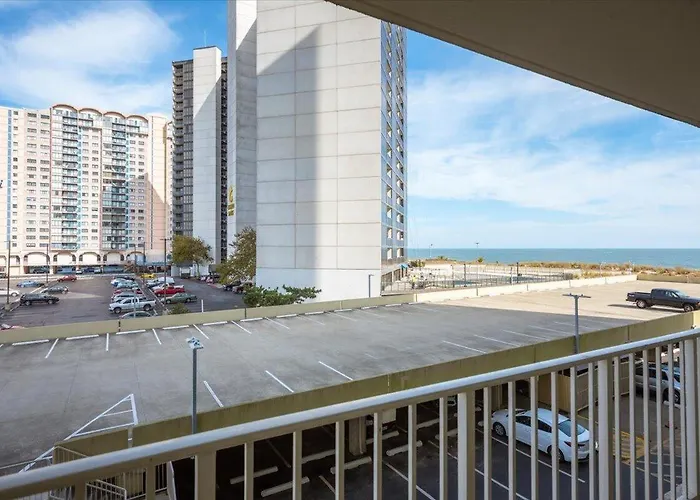 Ferienhaus Fantastic 2 Bedroom In Quay With Ocean Views & Indoor And Outdoor Pools!